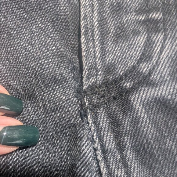 (Flaws) Aritzia Denim Forum | The '90s Joni Hi-rise Loose Jean In Black Eyeliner - Picture 13 of 15